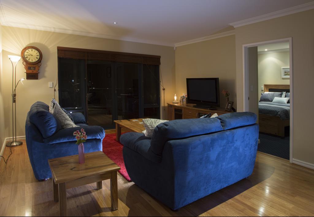 Murray River Lodge Luxury Boutique Accommodation B&B - Adults Only North Yunderup Room photo
