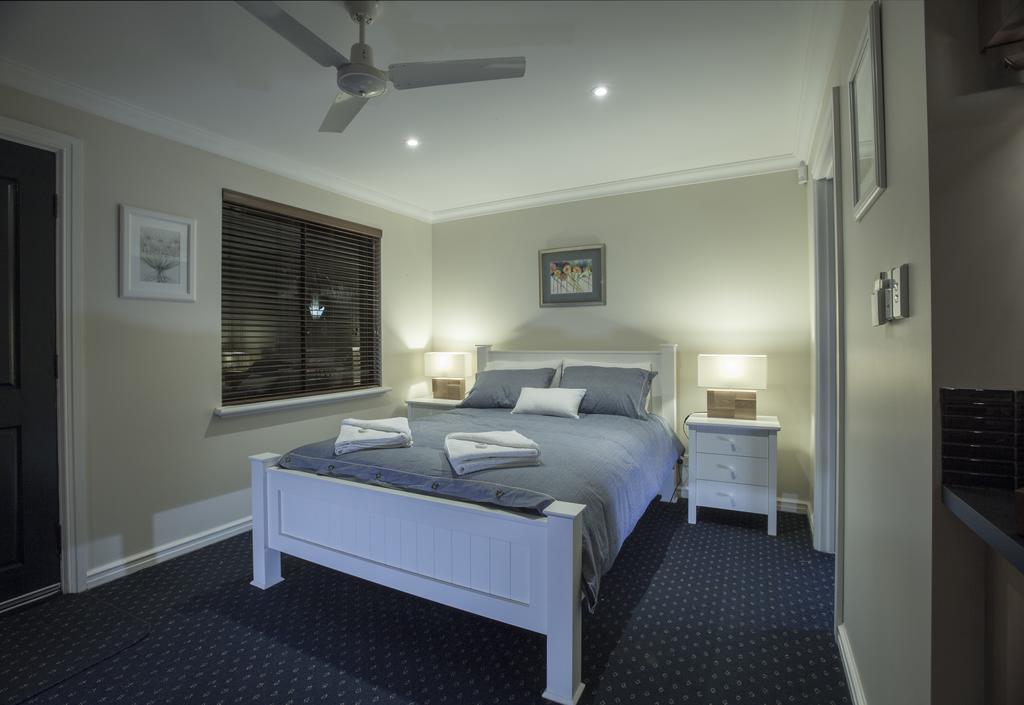 Murray River Lodge Luxury Boutique Accommodation B&B - Adults Only North Yunderup Room photo